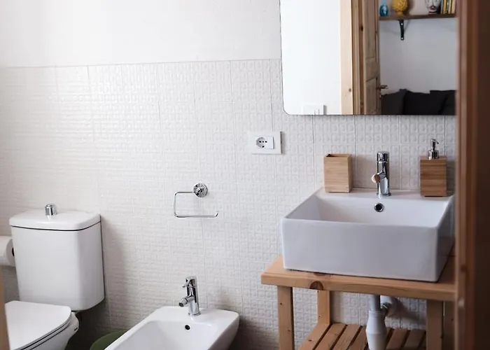 Almademari Giglio Casa * פקינו